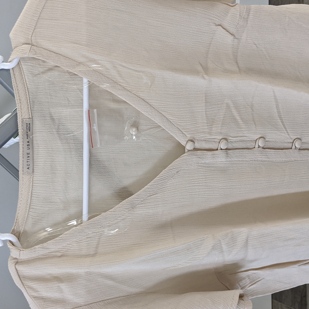 ⬇️M LEFT⬇️CREAM FRONT TIE TOP - Picture 5 of 7